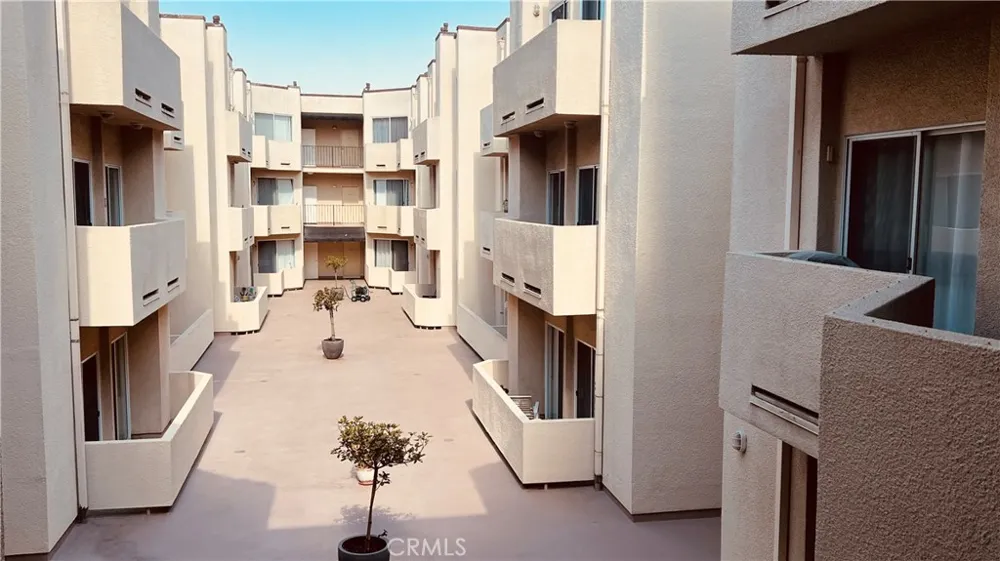 19350 Sherman Way #231 Reseda, CA 91335