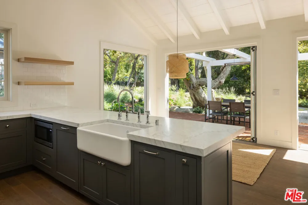 14462 W Sunset Boulevard Los Angeles, CA 90272