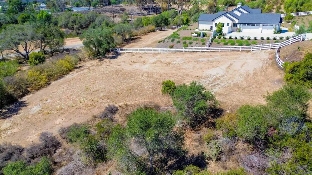 6300 Twin Country Lane Fallbrook, CA 92028