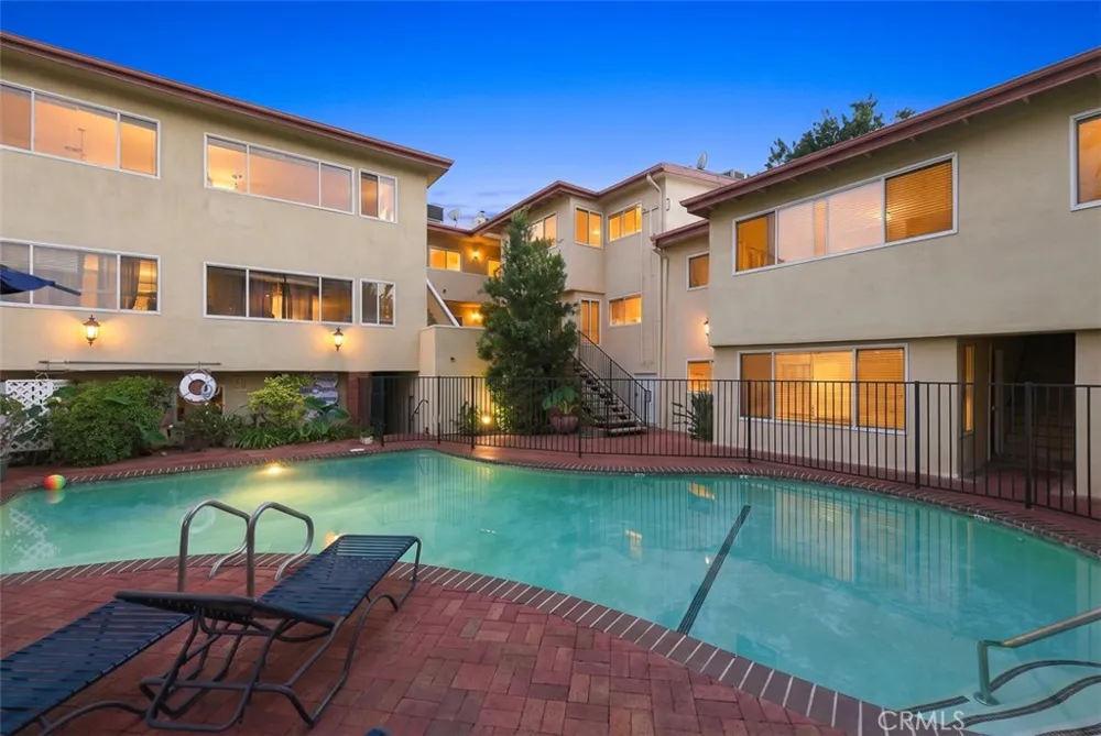 14934 Dickens Street #12A Sherman Oaks, CA 91403