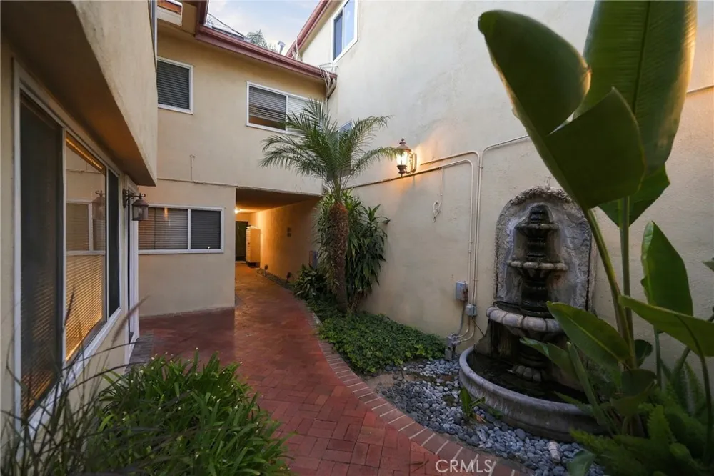 14934 Dickens Street #12A Sherman Oaks, CA 91403