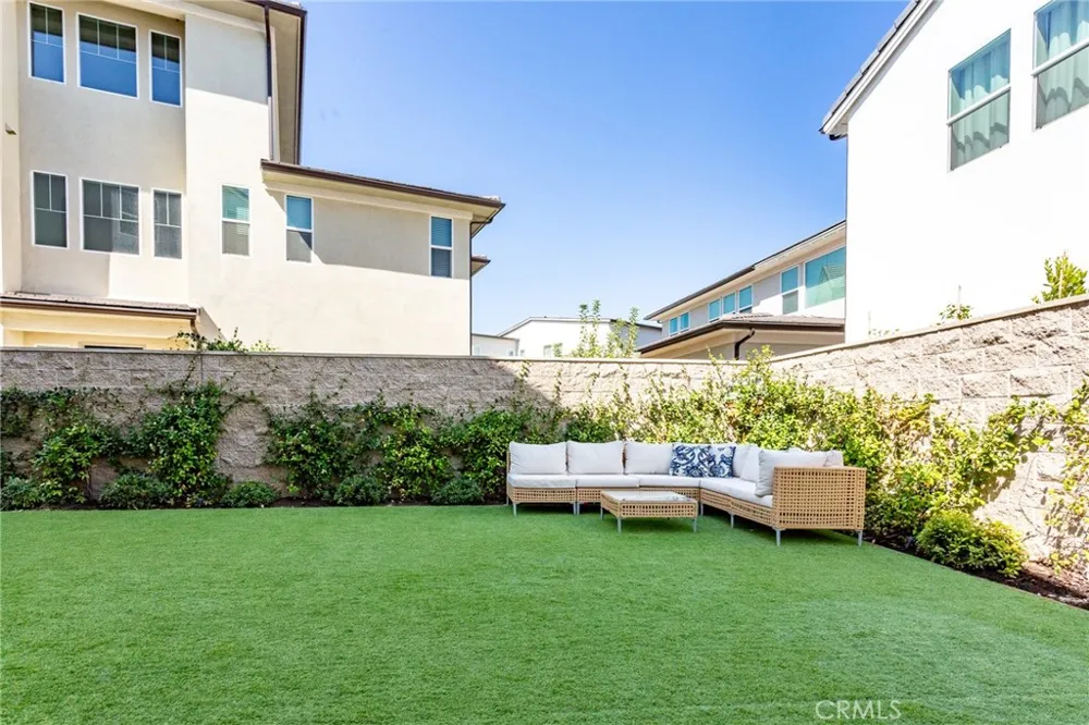 331 Newton Lake Forest, CA 92630