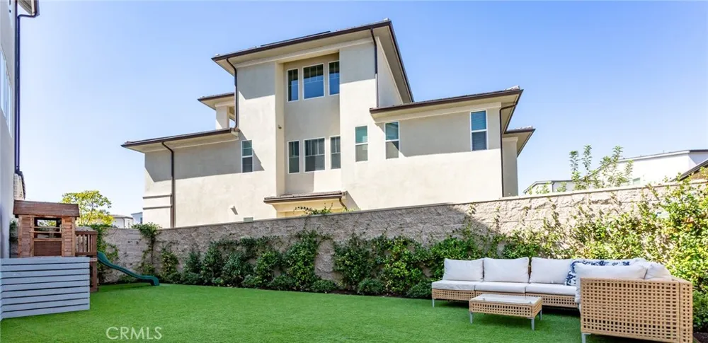 331 Newton Lake Forest, CA 92630