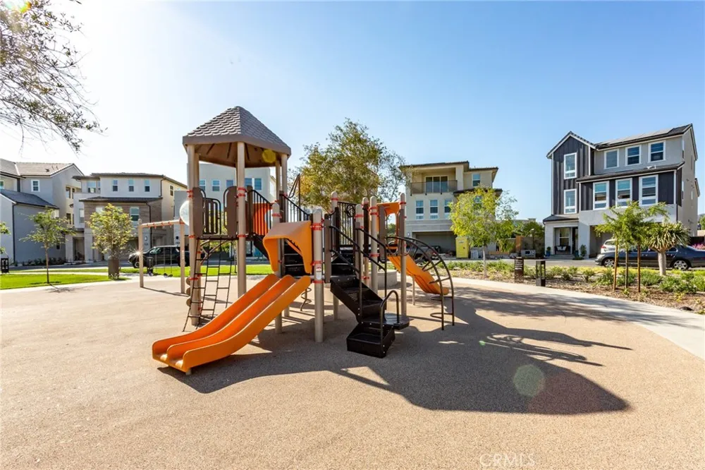 331 Newton Lake Forest, CA 92630