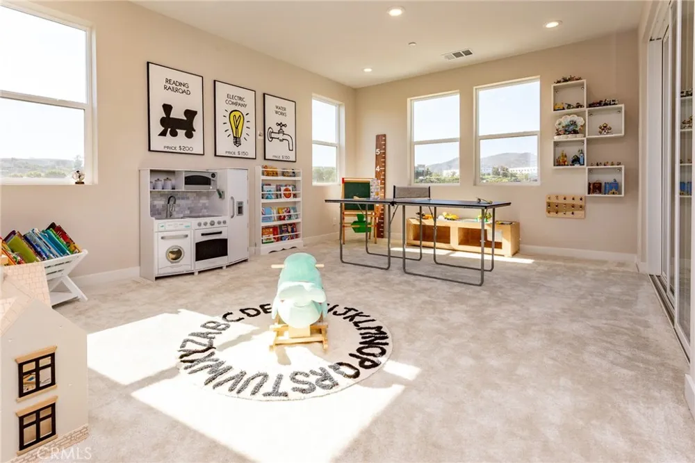 331 Newton Lake Forest, CA 92630