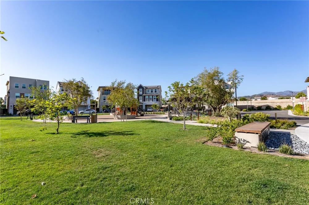 331 Newton Lake Forest, CA 92630
