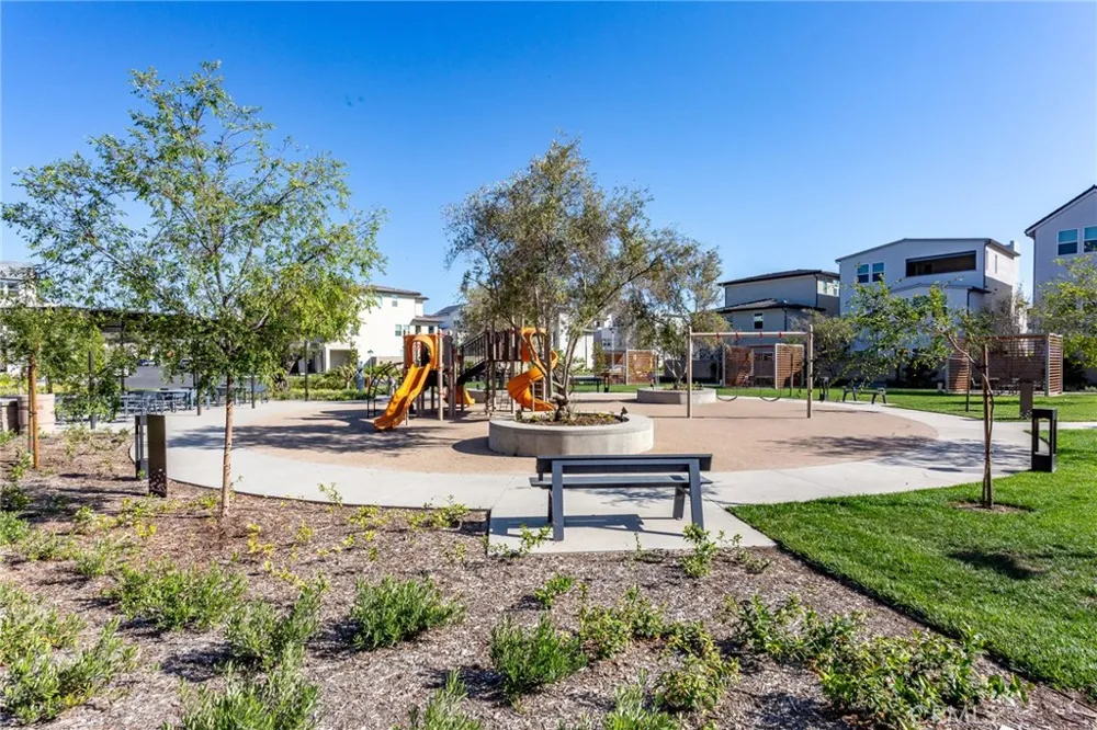 331 Newton Lake Forest, CA 92630