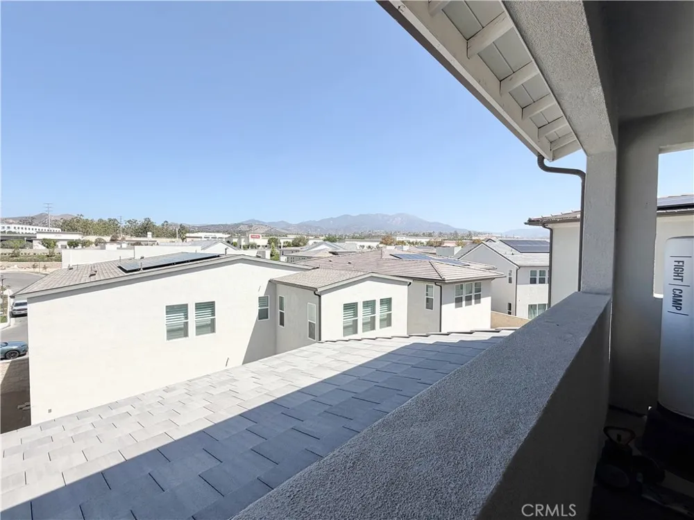 331 Newton Lake Forest, CA 92630