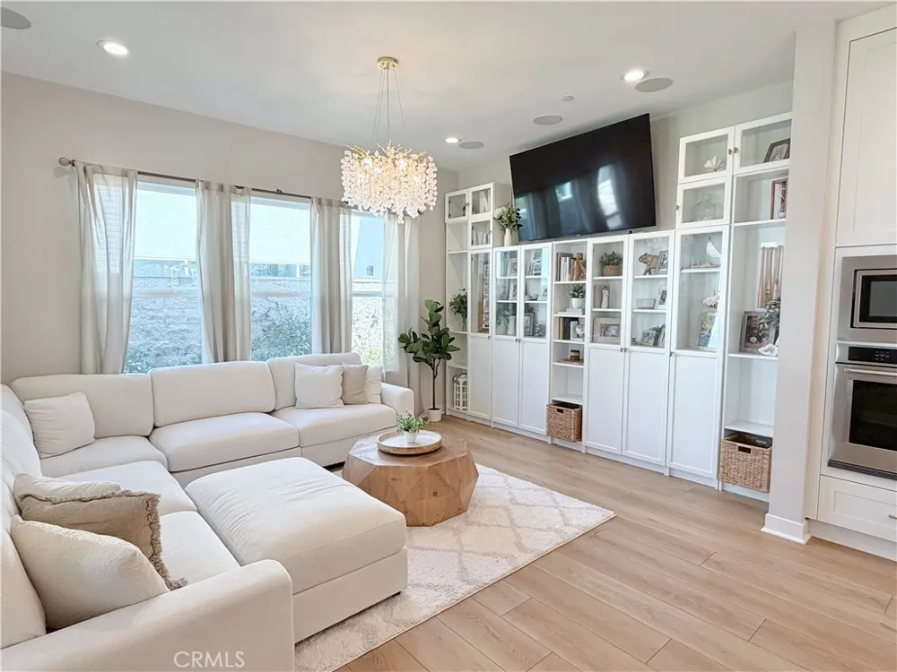 331 Newton Lake Forest, CA 92630