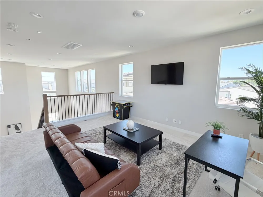 331 Newton Lake Forest, CA 92630