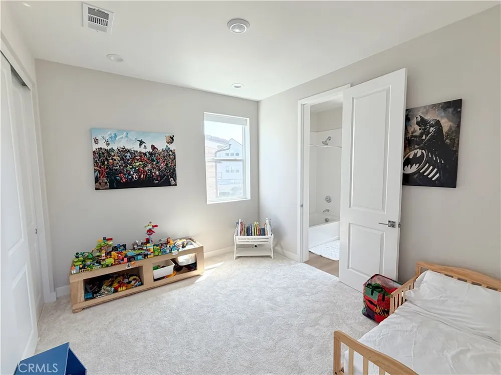 331 Newton Lake Forest, CA 92630