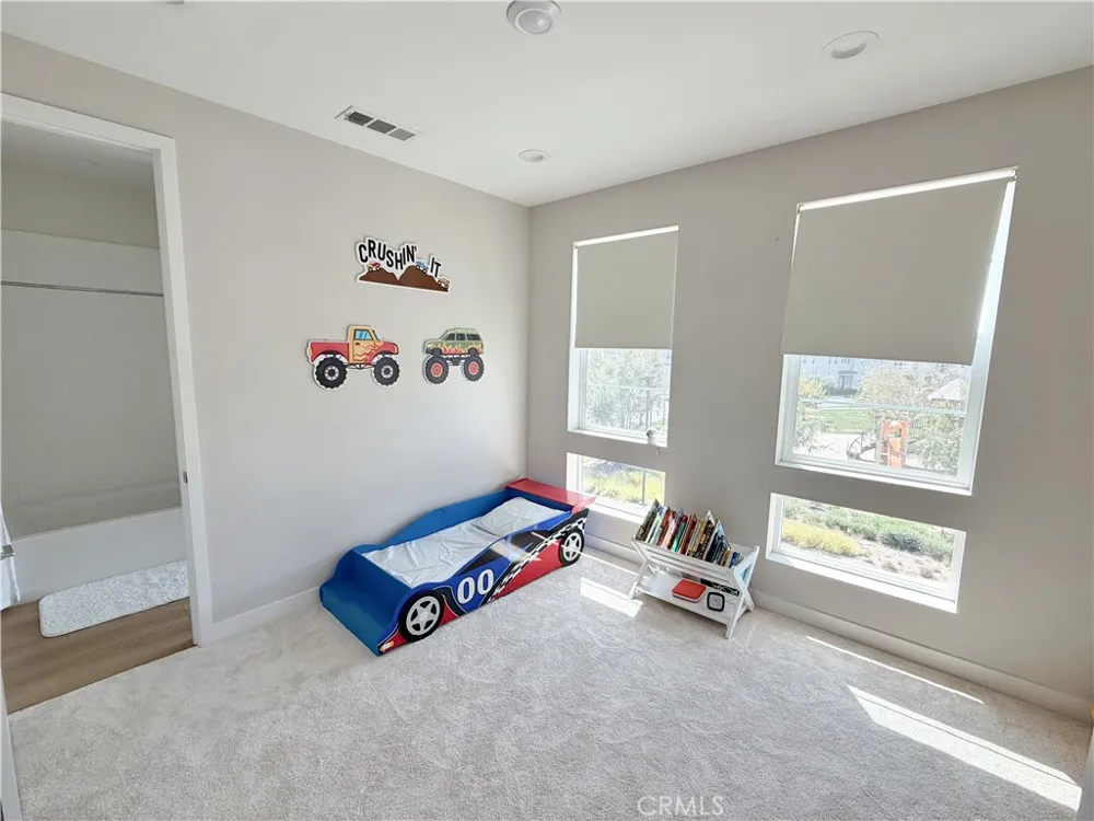 331 Newton Lake Forest, CA 92630