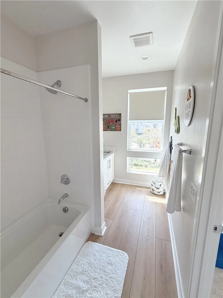 331 Newton Lake Forest, CA 92630