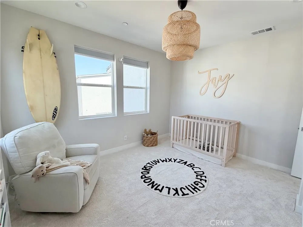 331 Newton Lake Forest, CA 92630