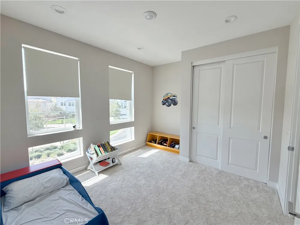 331 Newton Lake Forest, CA 92630