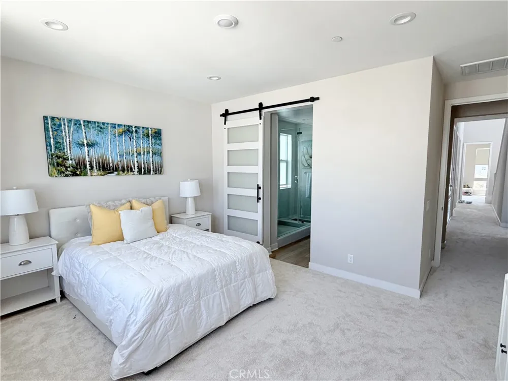 331 Newton Lake Forest, CA 92630