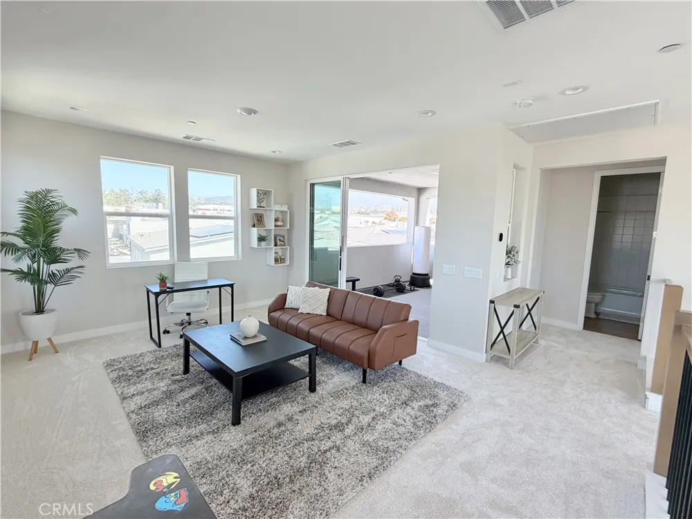 331 Newton Lake Forest, CA 92630