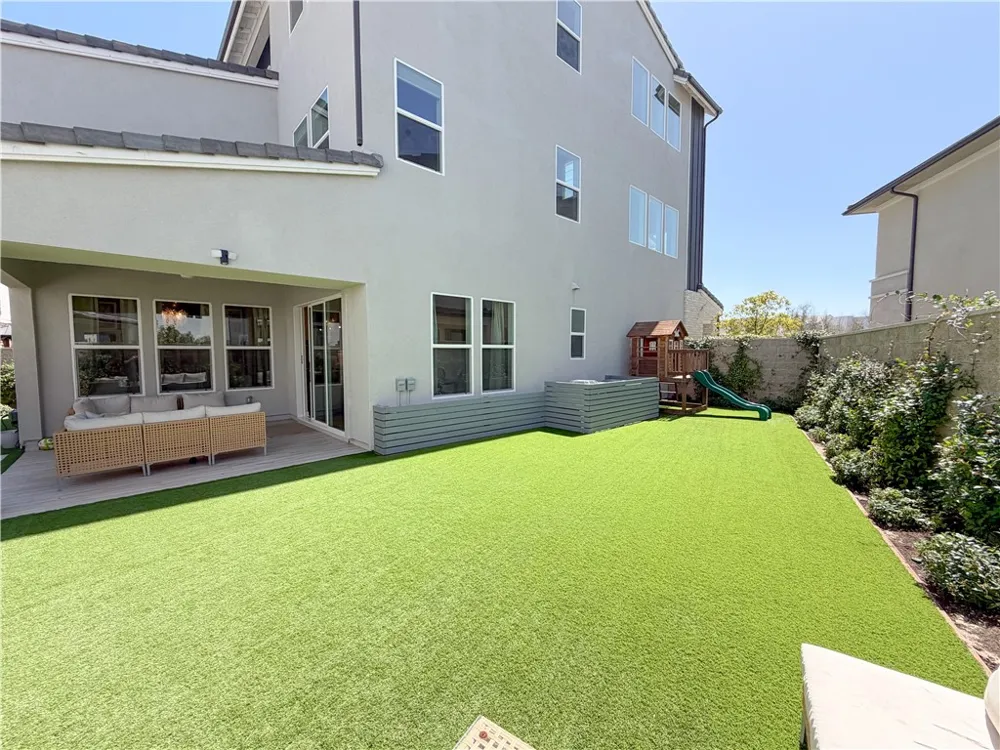 331 Newton Lake Forest, CA 92630