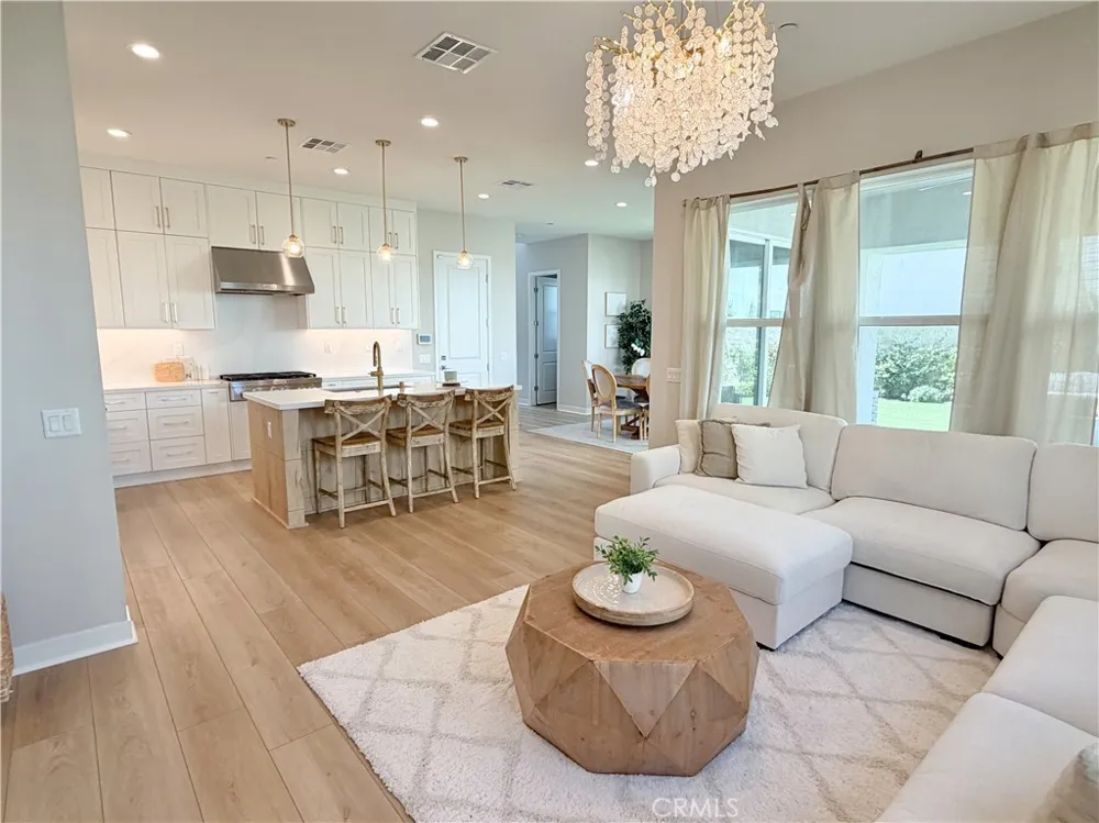 331 Newton Lake Forest, CA 92630