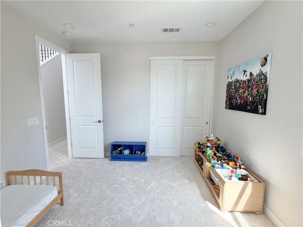 331 Newton Lake Forest, CA 92630