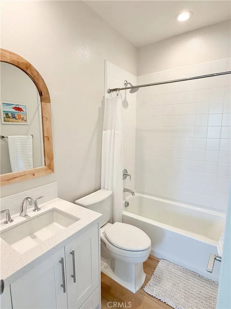 331 Newton Lake Forest, CA 92630