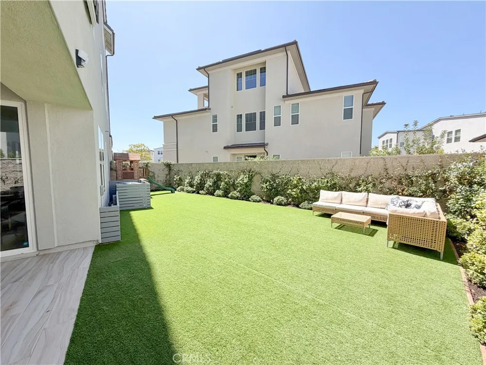 331 Newton Lake Forest, CA 92630