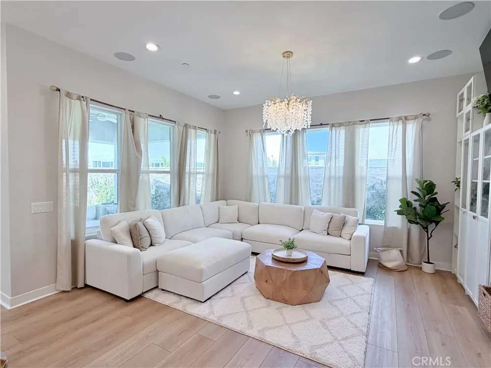 331 Newton Lake Forest, CA 92630