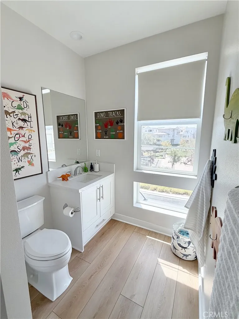 331 Newton Lake Forest, CA 92630