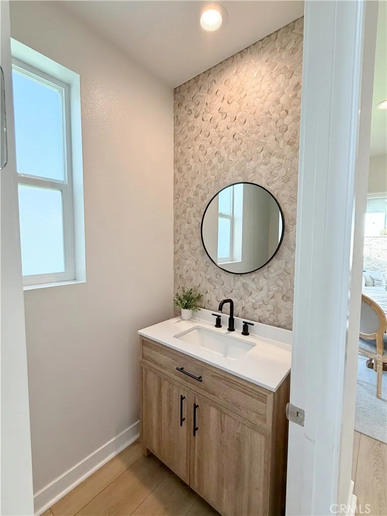331 Newton Lake Forest, CA 92630