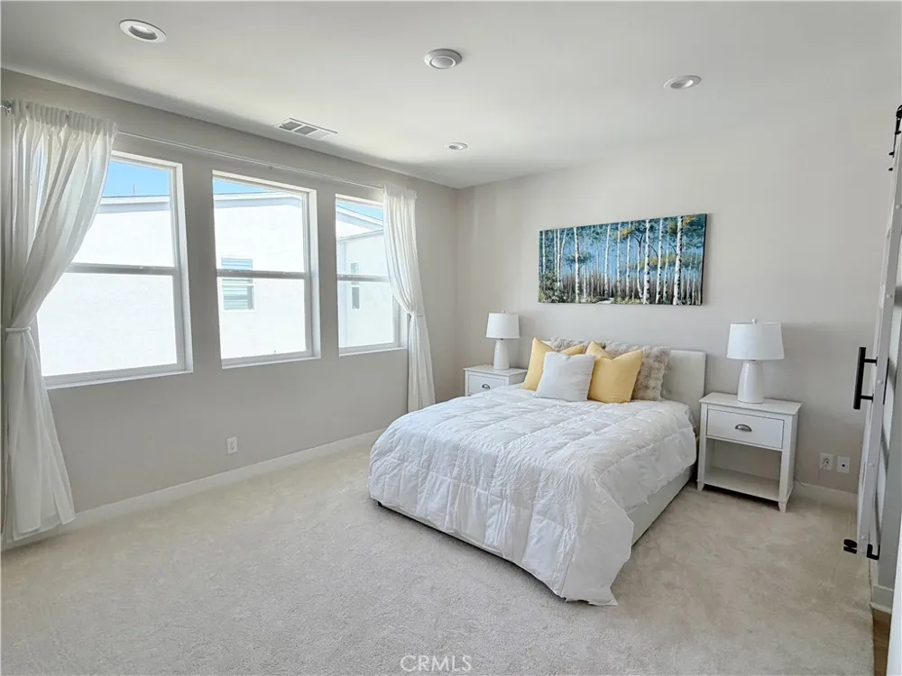 331 Newton Lake Forest, CA 92630