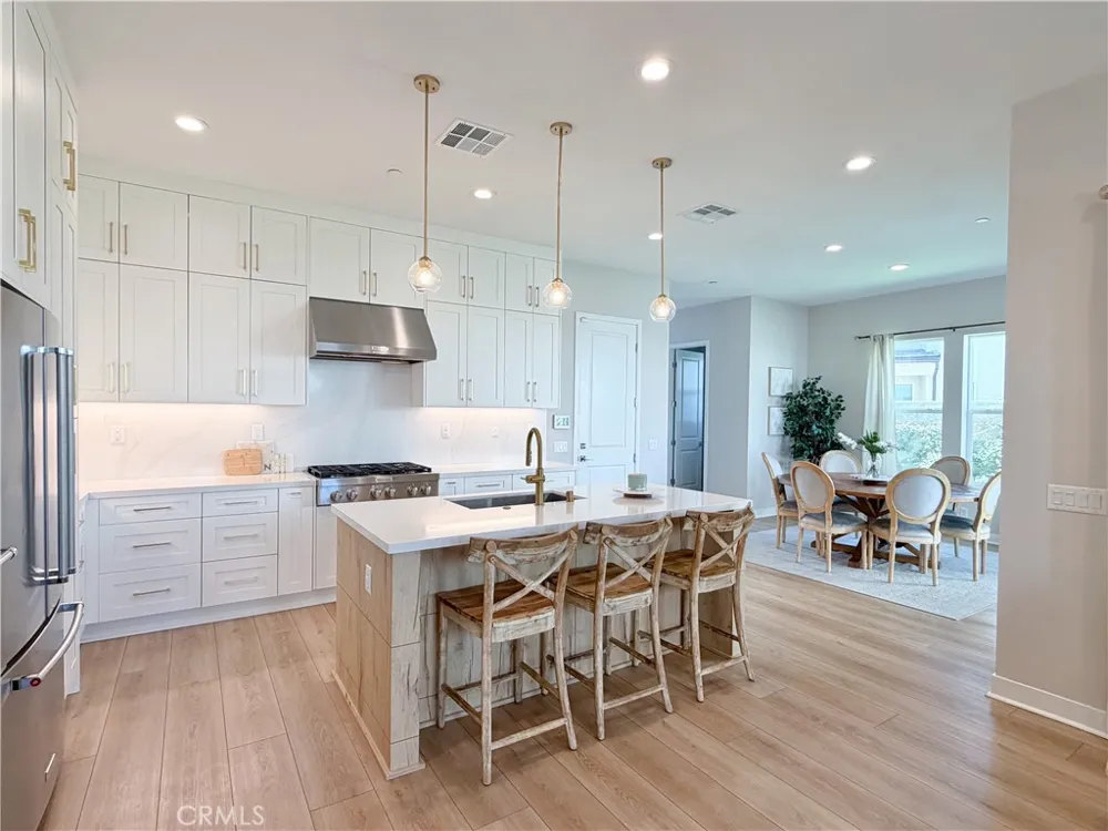 331 Newton Lake Forest, CA 92630