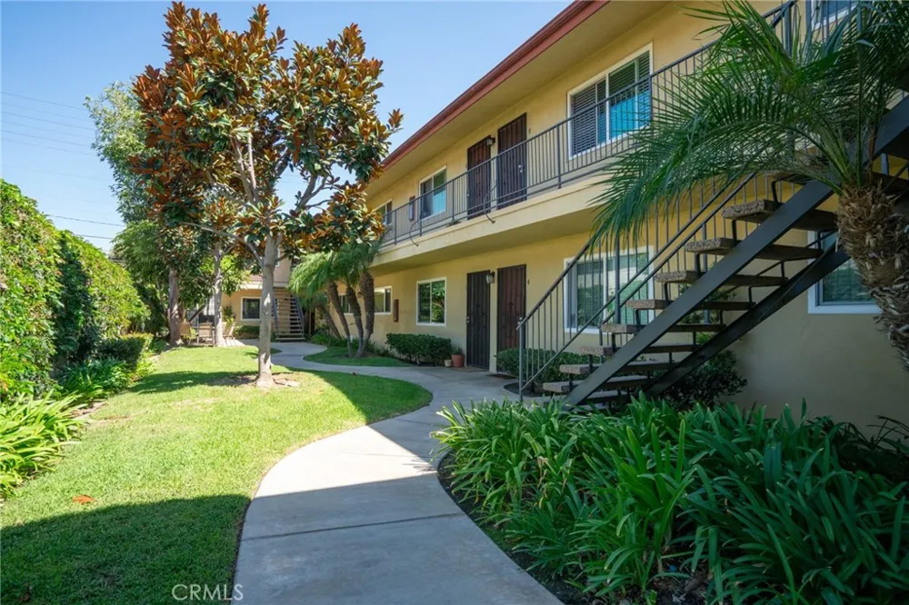 383 W Wilson Street Costa Mesa, CA 92627