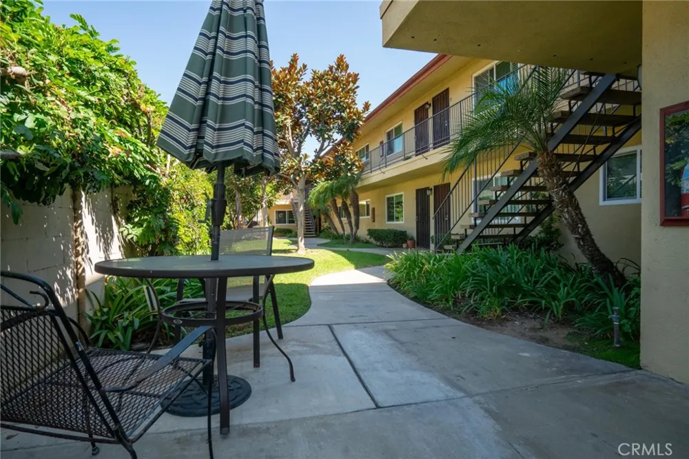 383 W Wilson Street Costa Mesa, CA 92627