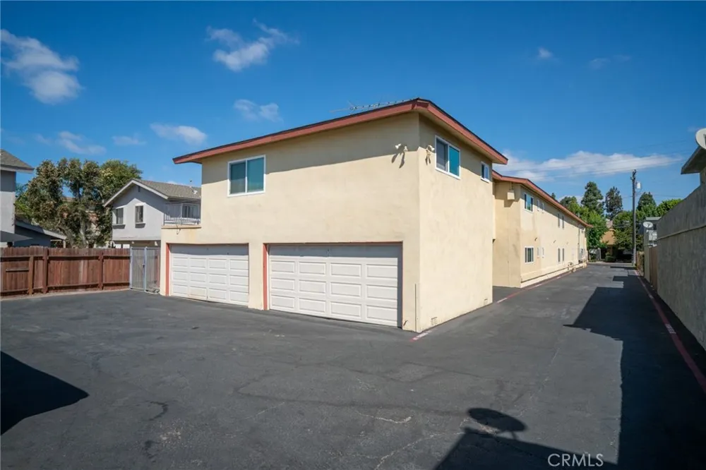 383 W Wilson Street Costa Mesa, CA 92627