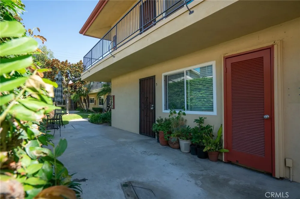 383 W Wilson Street Costa Mesa, CA 92627