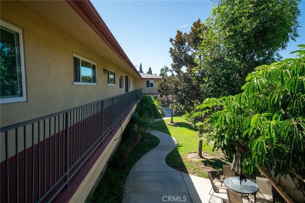 383 W Wilson Street Costa Mesa, CA 92627
