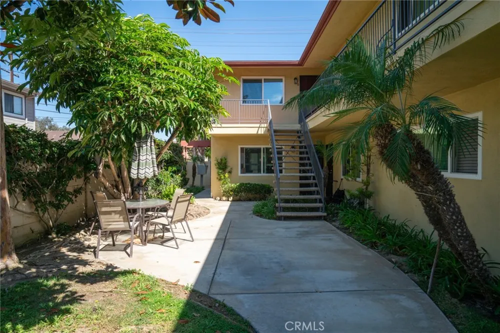 383 W Wilson Street Costa Mesa, CA 92627