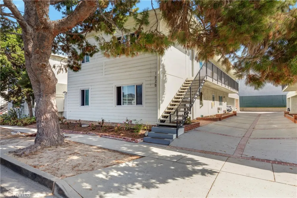 1826 12th Street Manhattan Beach, CA 90266