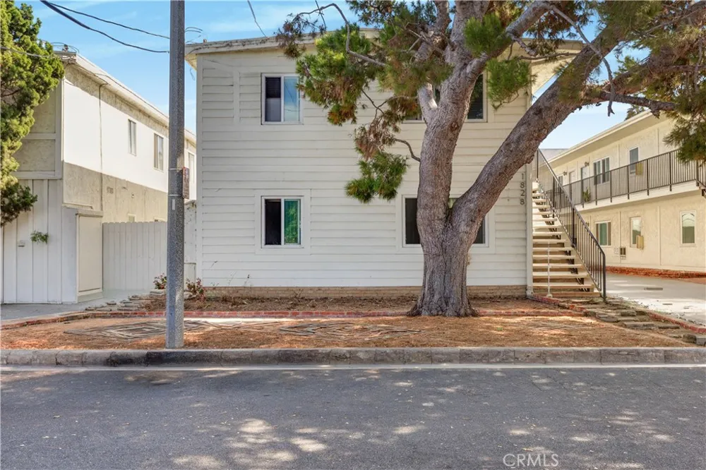 1826 12th Street Manhattan Beach, CA 90266