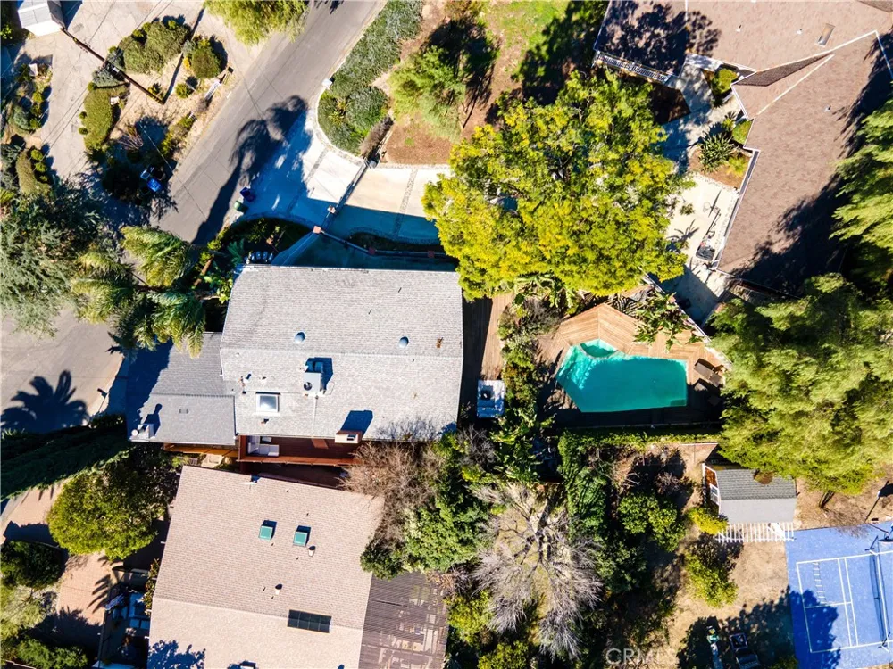 22540 Cass Avenue Woodland Hills, CA 91364