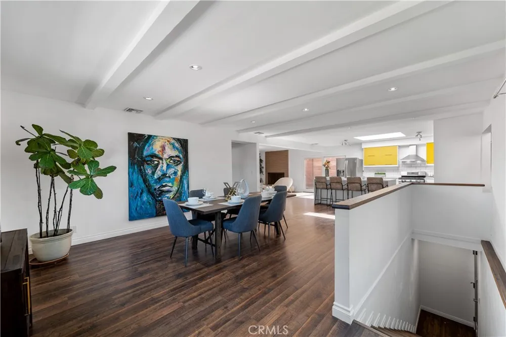 22540 Cass Avenue Woodland Hills, CA 91364