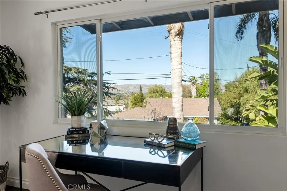 22540 Cass Avenue Woodland Hills, CA 91364