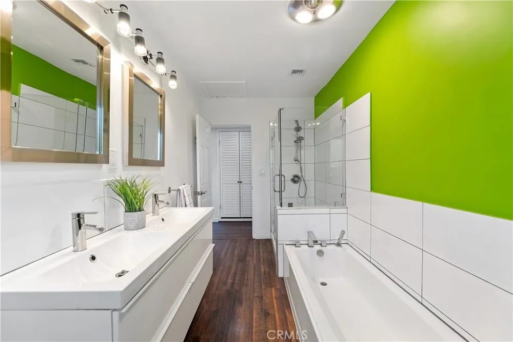 22540 Cass Avenue Woodland Hills, CA 91364