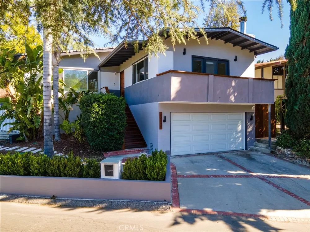 22540 Cass Avenue Woodland Hills, CA 91364