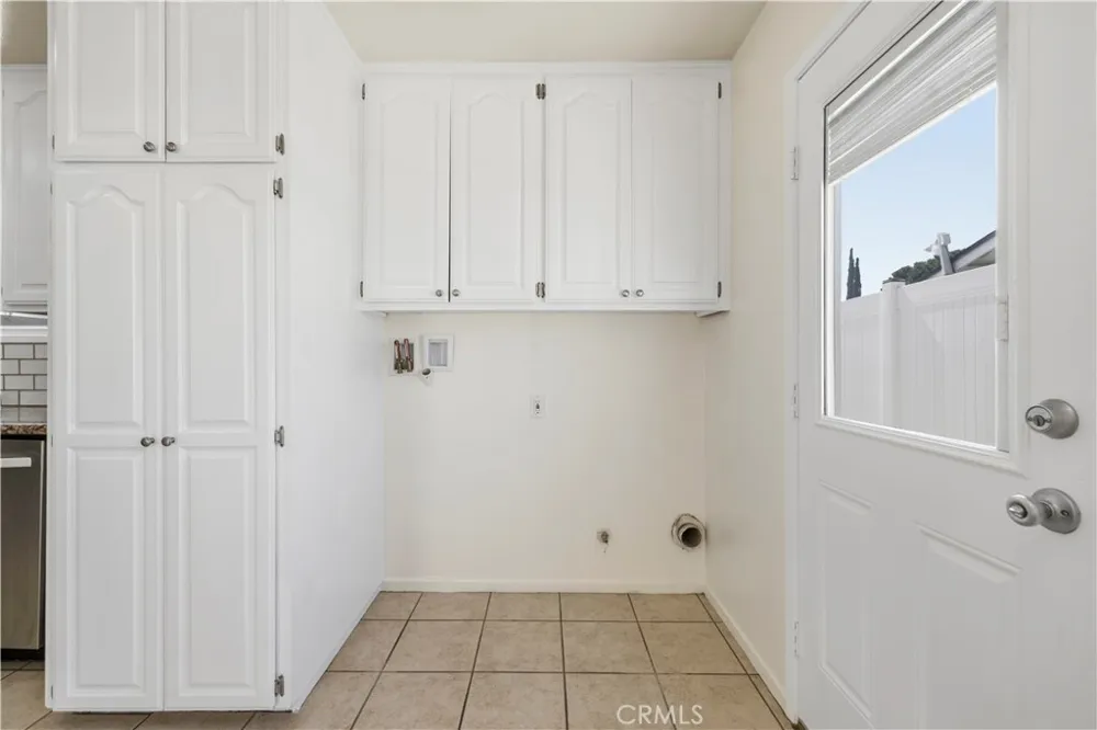 12929 Altano Sylmar, CA 91342