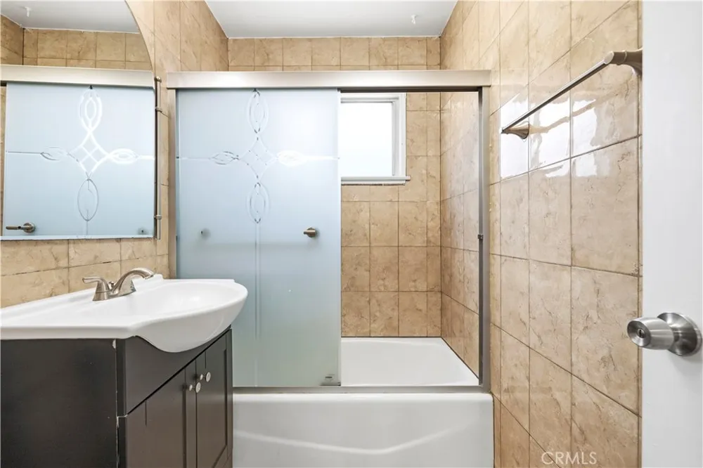 12929 Altano Sylmar, CA 91342