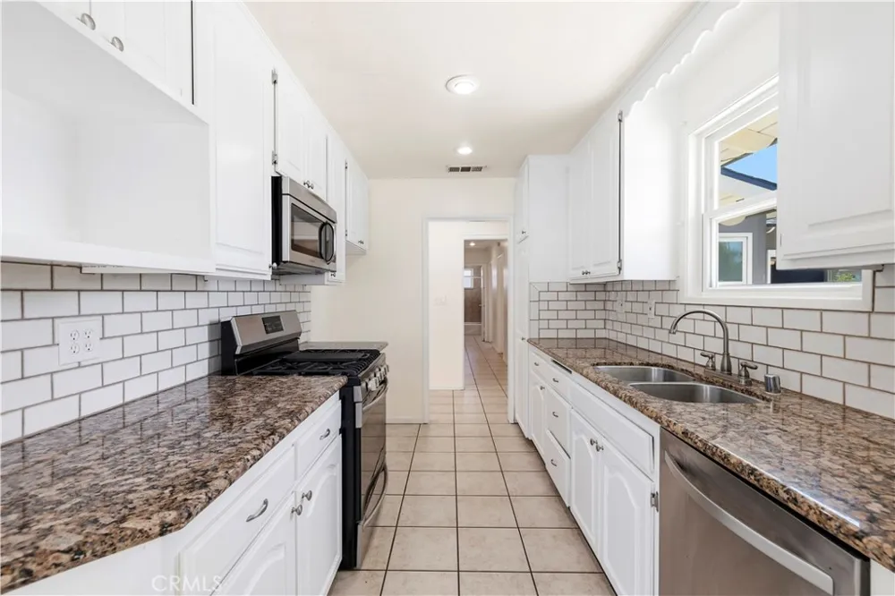 12929 Altano Sylmar, CA 91342