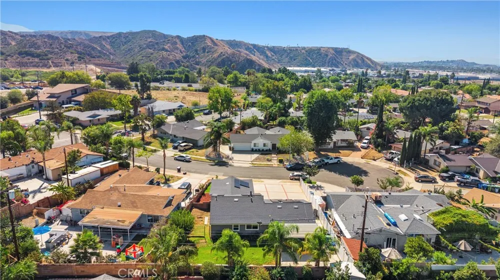 12929 Altano Sylmar, CA 91342