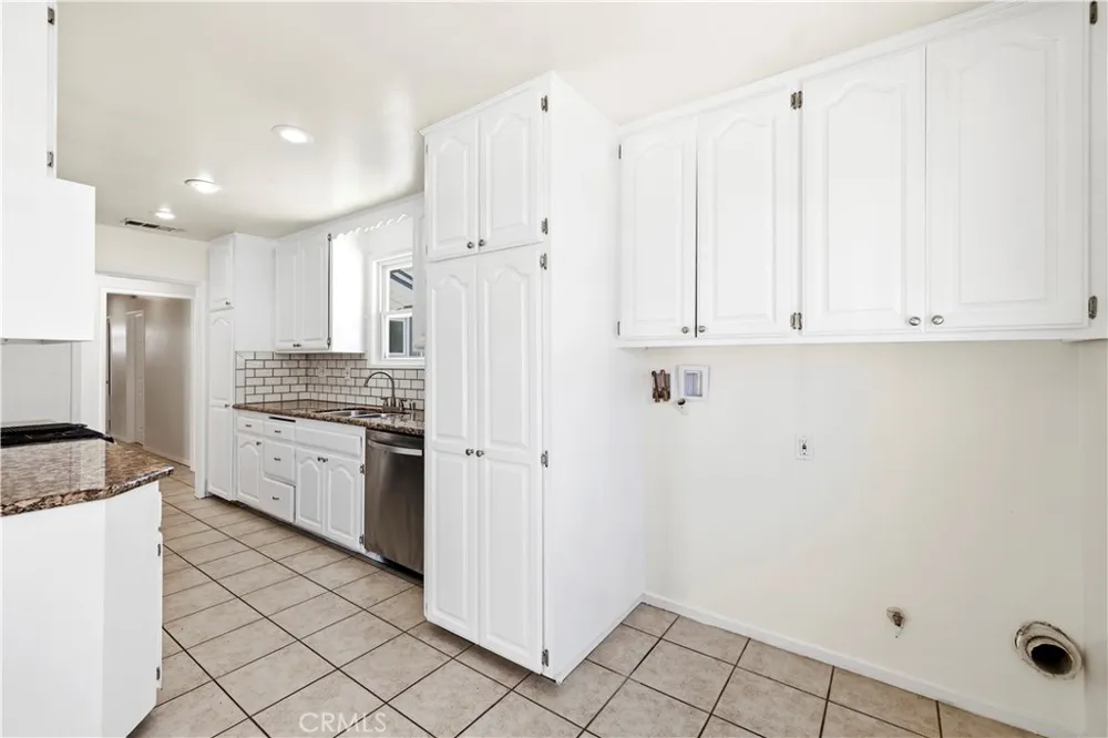 12929 Altano Sylmar, CA 91342