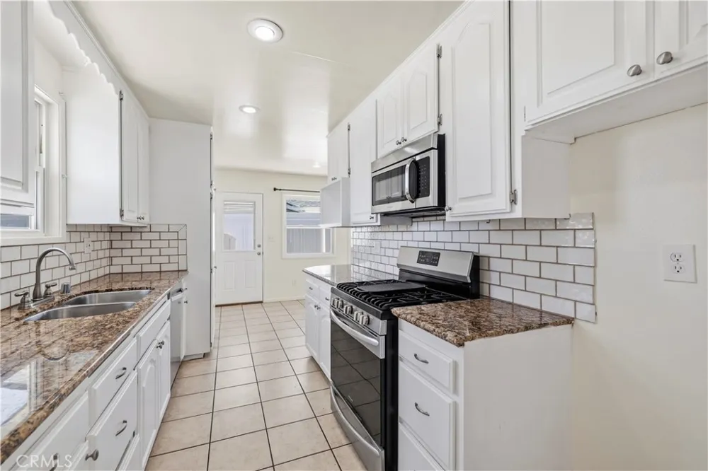 12929 Altano Sylmar, CA 91342